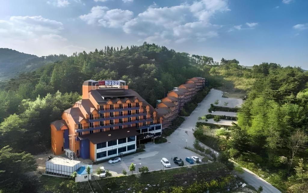 Hyundai Elliot Hotel And Resort Pyeongchang Exterior photo